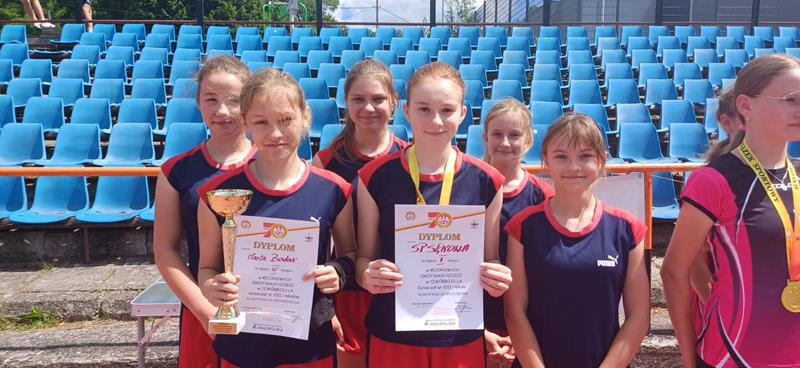 Kolejne sportowe sukcesy na koncie uczniów ze Szkoły Podstawowej w Sękowej na szczeblu rejonowym!